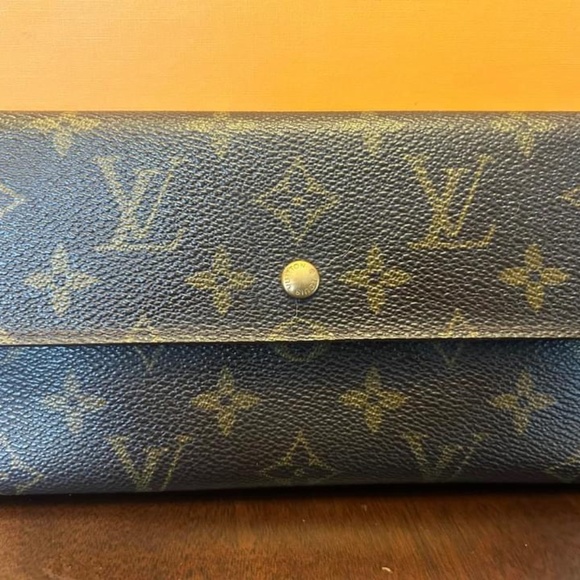 Authentic Louis Vuitton Port Trésor Monogram Snap Wallet - Picture 1 of 9